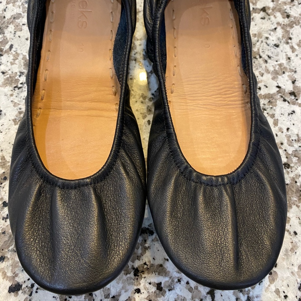 Black leather Tieks Size 10